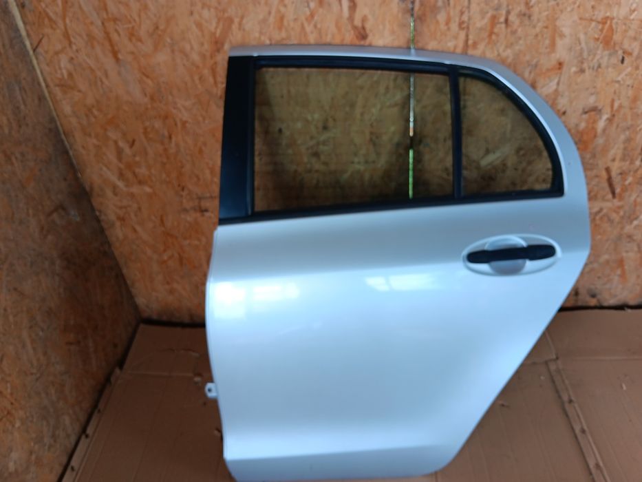 Toyota Yaris II 2 drzwi lewy tył tylne tylnie lewe kompletne KPL szyba zamek podnośnik tapicerka KPL