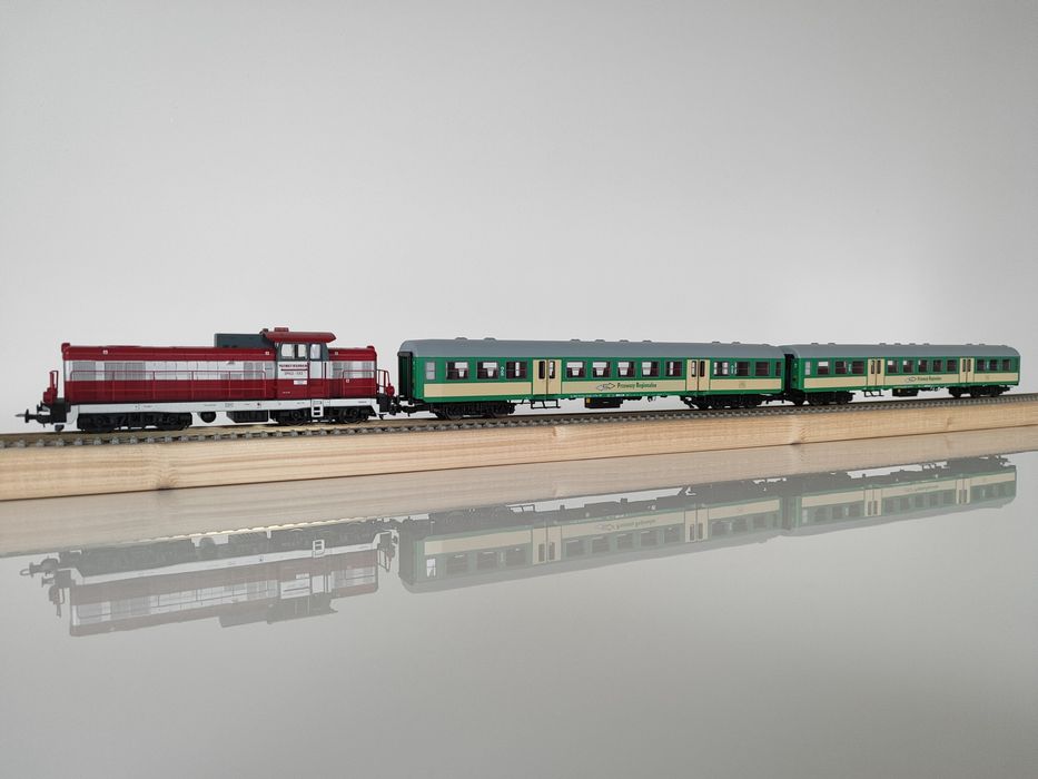 PKP lokomotywa Sm42 przewozy regionaln e stan idealny h0 1:87 PKP dwa wagony 120A PIKO analog