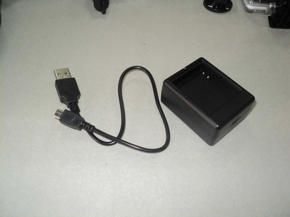 Câmara Xiaomi Yi + Acessórios (Como Novo)