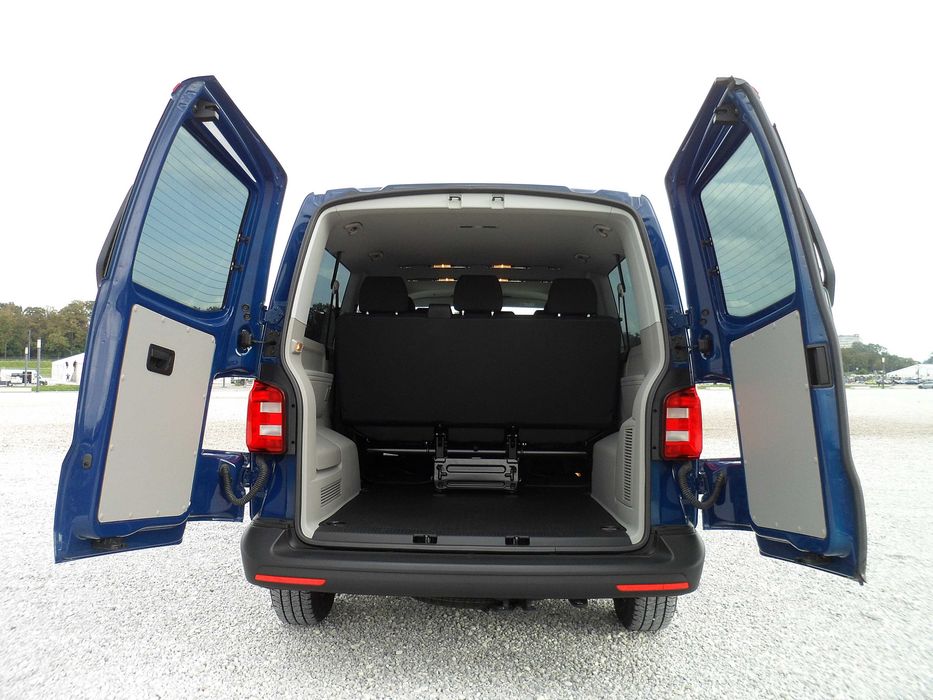 Wynajem busa bus 9 osobowy VW CARAVELLE