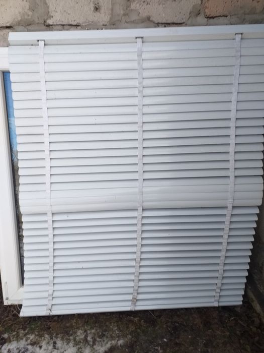 Продам жалюзі на вікно.