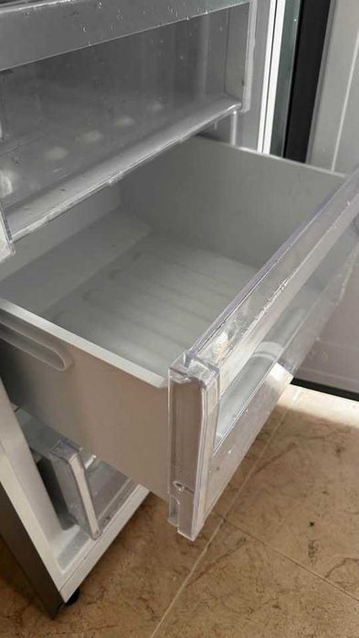 Frigorífico combinado Indesit XIT8 T2E