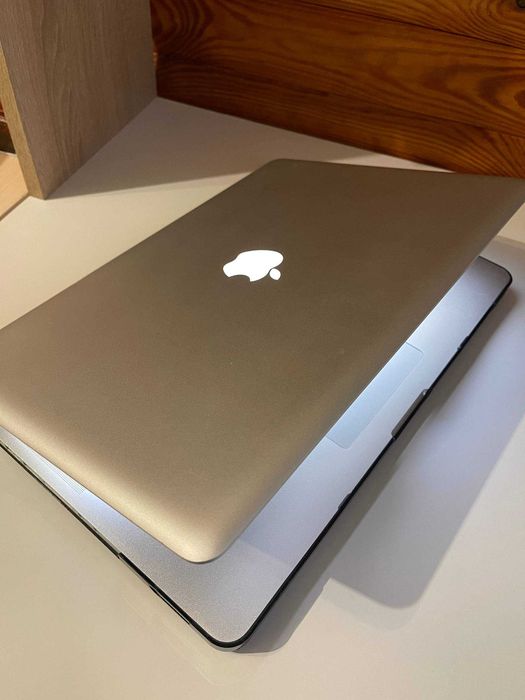 Продам МасВook Pro 15" (Mid 2010)