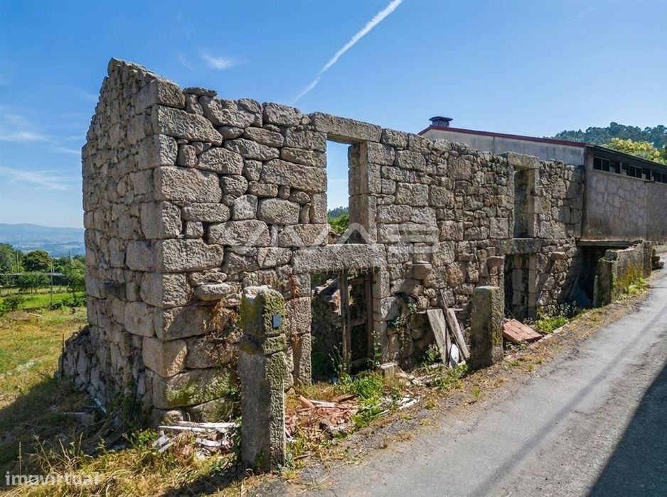 T0 Detached House for Restoration for Sale in Prado (São Miguel), Vila Verde