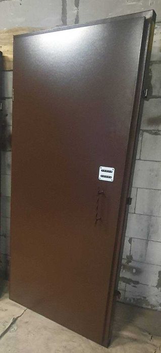 Броньовані металеві двері