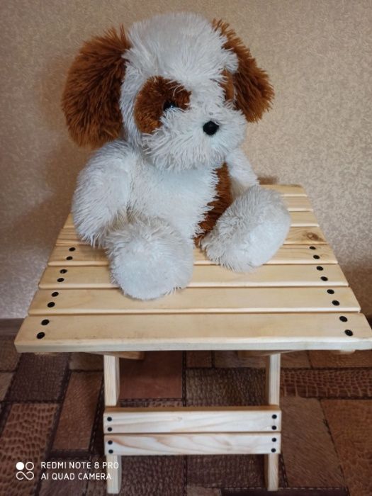 Складний стілець, міцний та зручний.