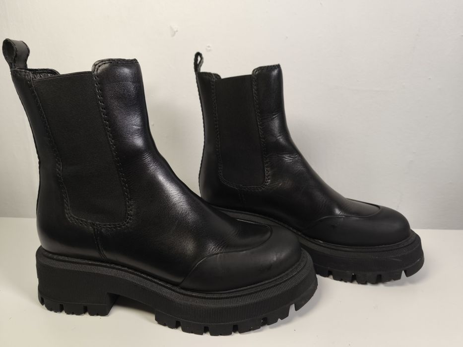 СРОЧНО  до 1.02. Ботинки натуральная кожа размер 38 деми