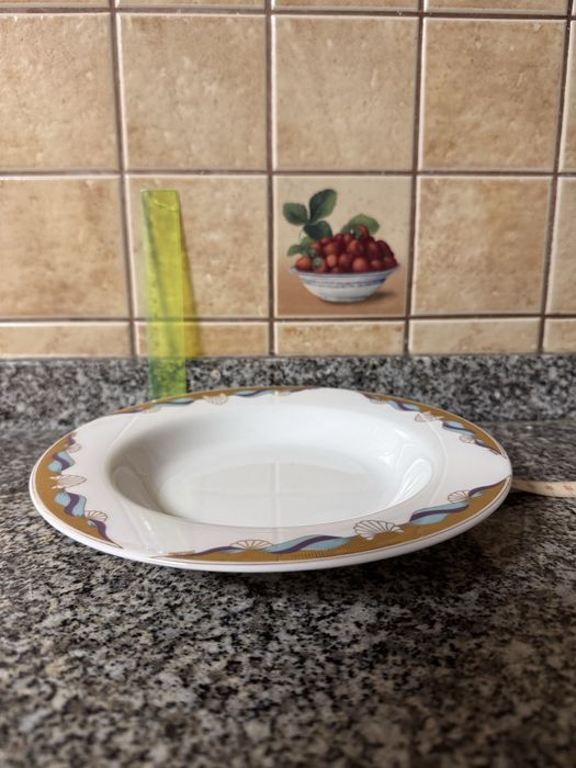 Serwis obiadowo - kawowy na 12 osób z fabryki porcelany: Karolina