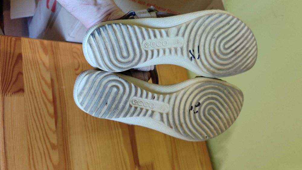 Босоножки Ecco 41р. стелька 26,5 см.