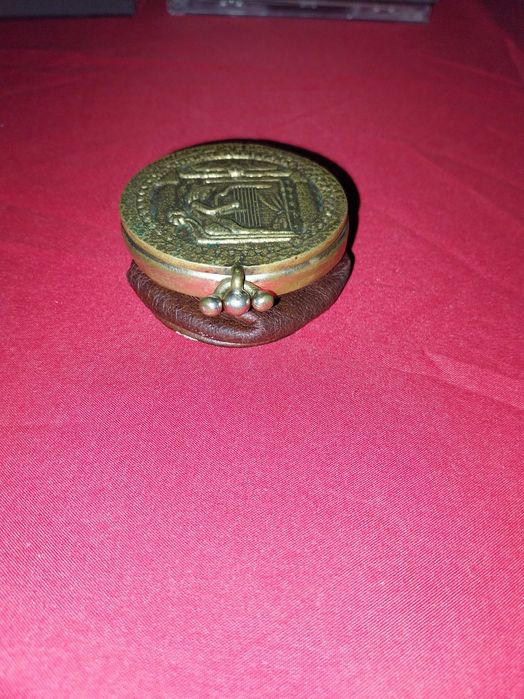 Porta Moedas Antigo - Pele e latão