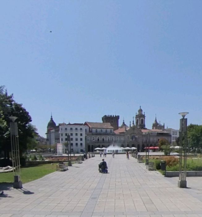 Arrendo - Vendo: Sala/Escritório na Avenida Central, Braga