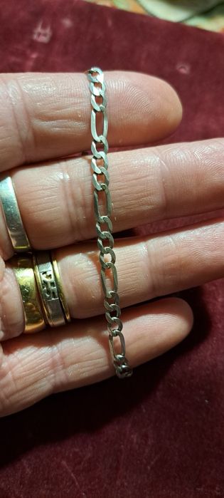Pulseiras em Prata contrastada.