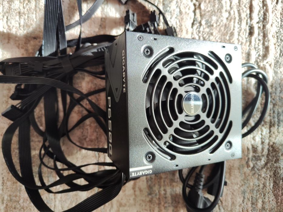 Zasilacza Gigabyte P650G