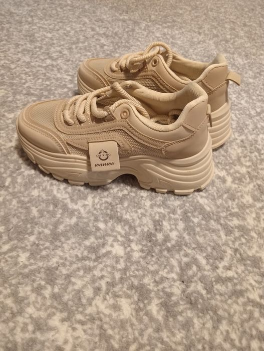 Взуття для дівчаток