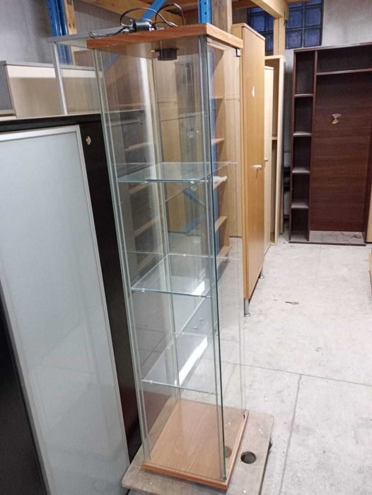 Regał witryna szklona stojąca  regały witryny szklone do domu salonu