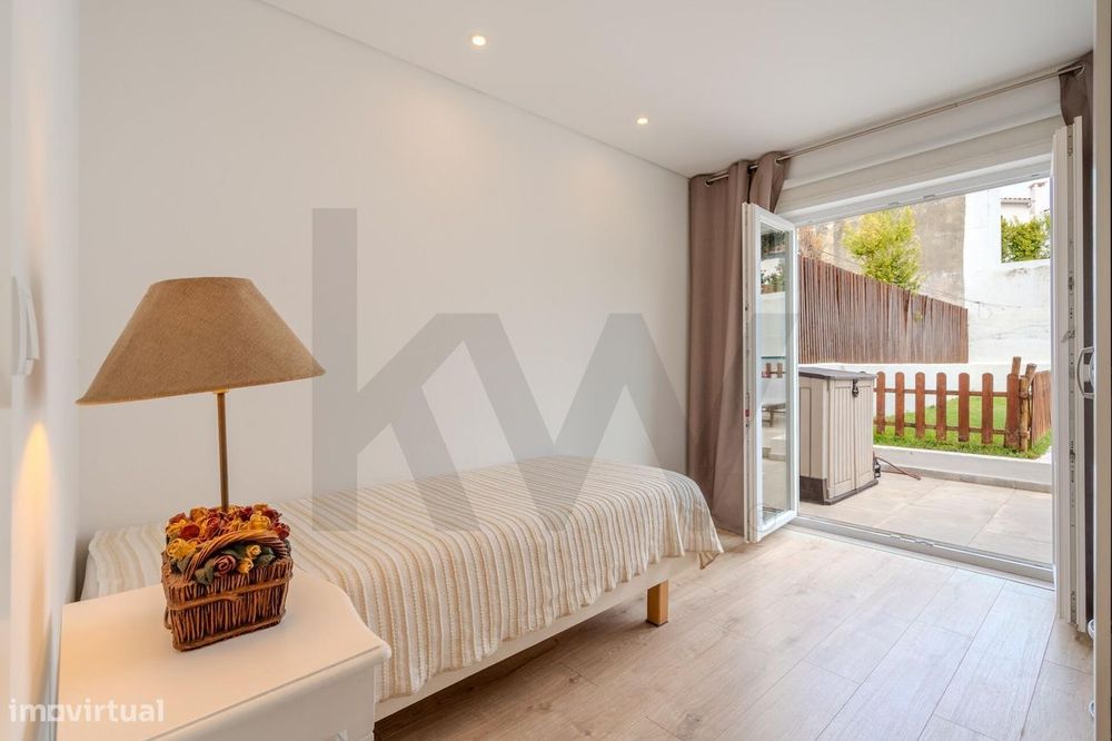 Moradia T3 Remodelada com Jardim, Terraço e Garagem em São Domingos de