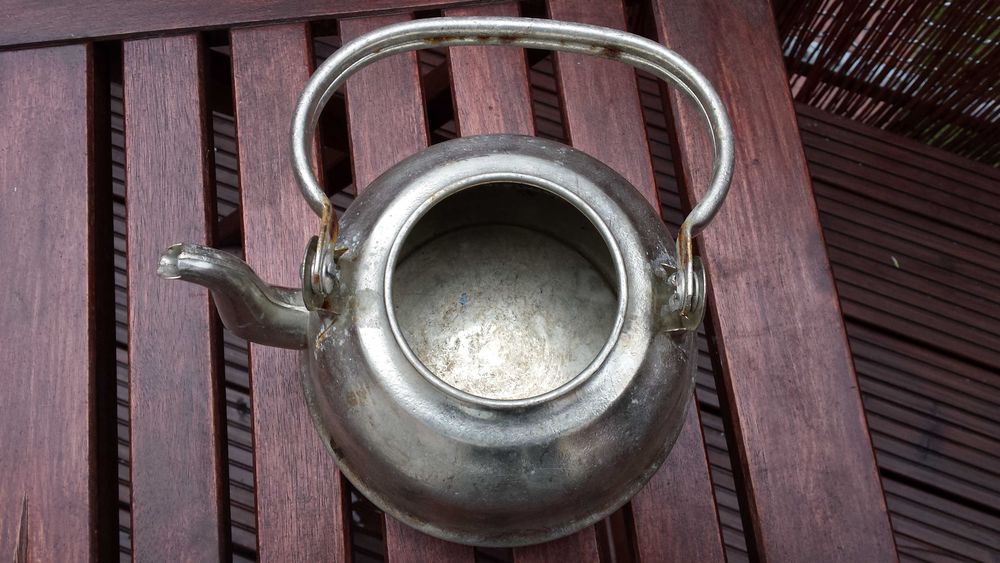 Stary czajnik aluminiowy retro vintage