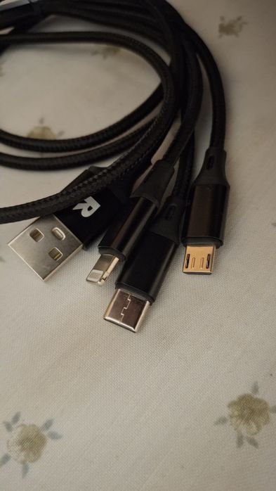 Fio USB com três entradas