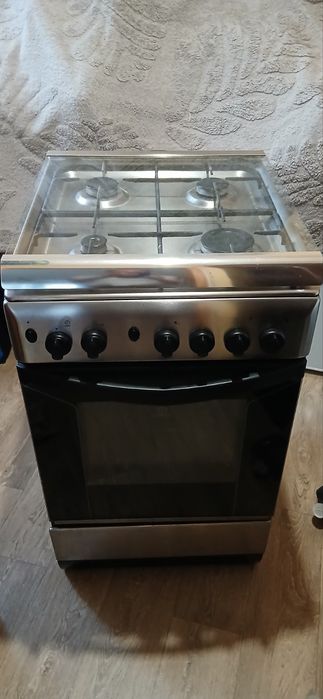 Продається газова плита Indesit