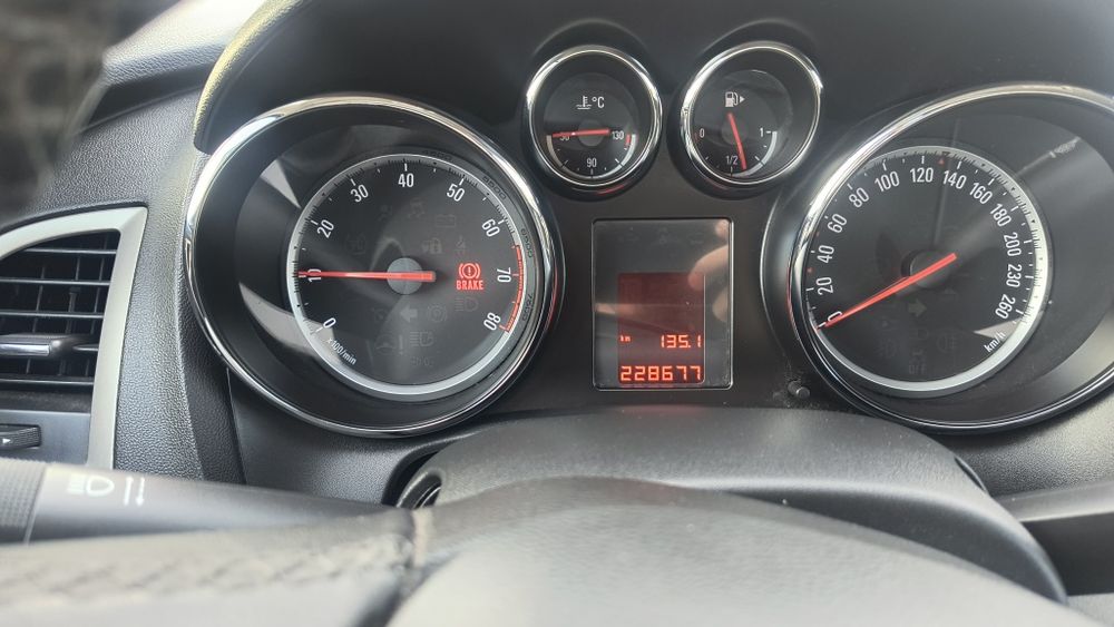 Opel Astra J 2011 rok.