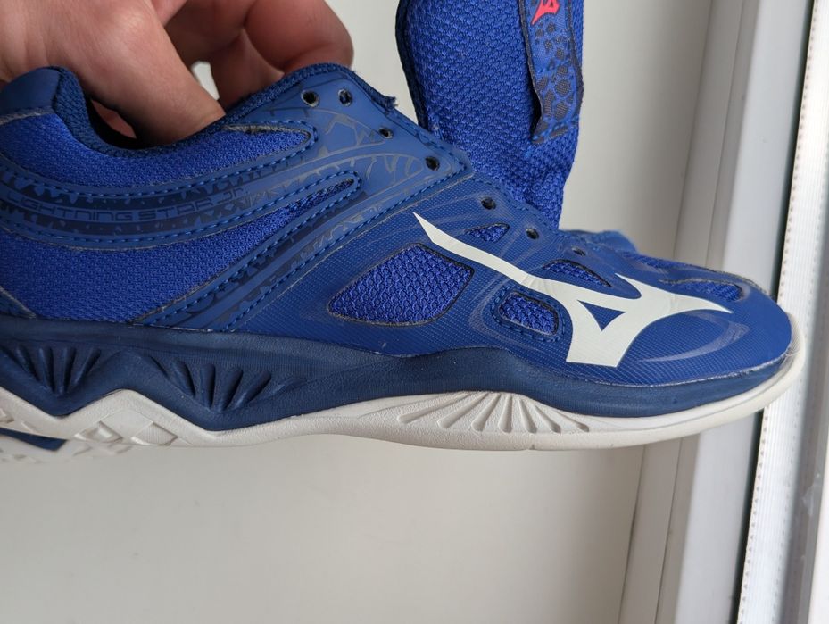 Волейбольні кросівки MIZUNO LIGHTNING star JUNIOR Z5