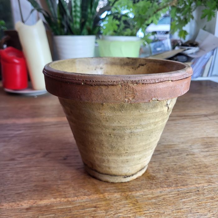 Doniczka ceramiczna na kwiatki ⁹⁴