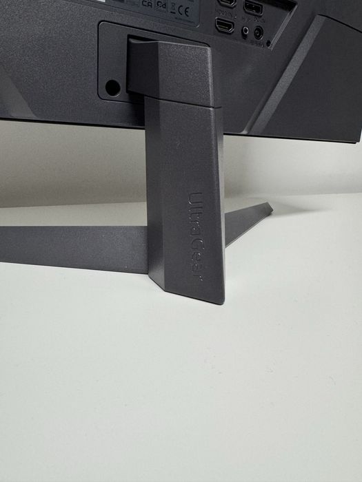 Monitor Gaming LG UltraGear 24" 180Hz - Impecável (como novo)