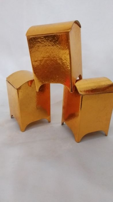 Коробка подарочная, картонная *Ларец* ,золотого цвета.