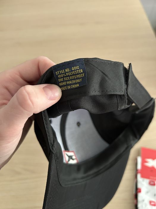 Zestaw inwestorski xtb - czapka z daszkiem i skarpety