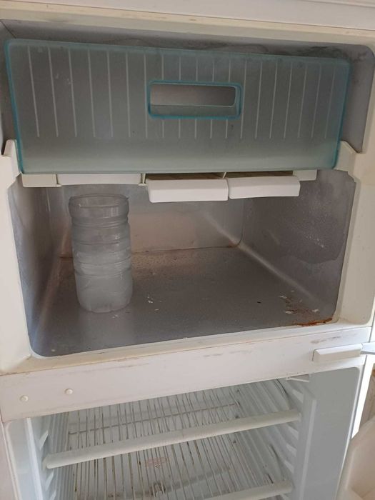 Frigorifico Ariston de 2 portas com congelador