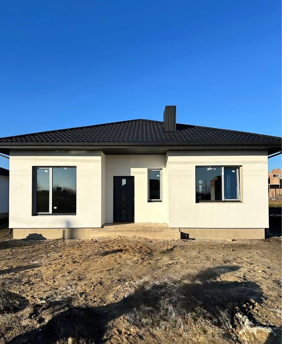 Продаж будинку з терасою