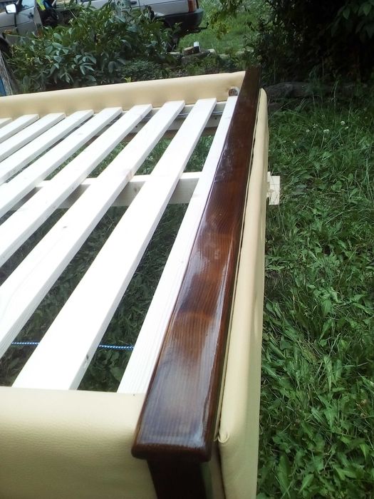 ліжко нове Леся щойно виготовлено