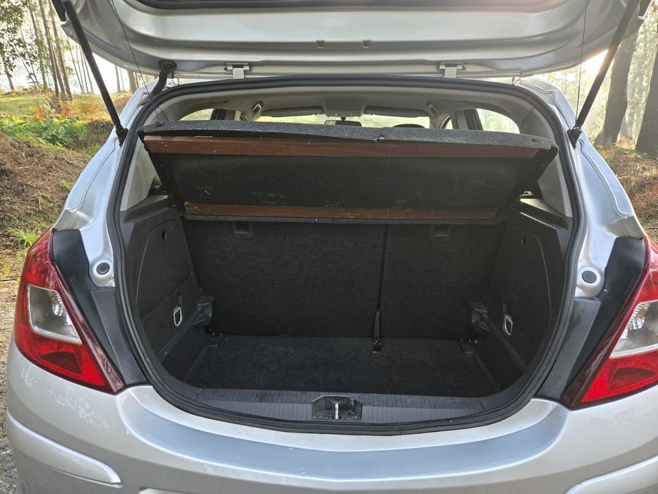 Carro revisado em excelente estado, só teve um dono.