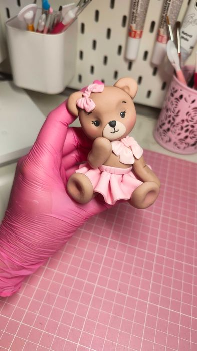 Miś dziewczynka figurka z masy cukrowej