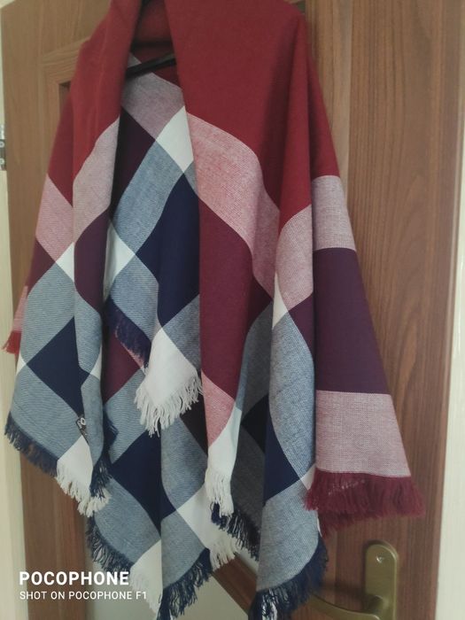 Bardzo duża chusta damska.