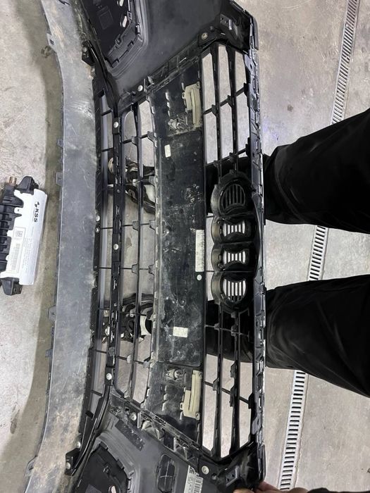 Бампер передній Audi A4 B9 S Line Competition S4 дорест 16-19 рік