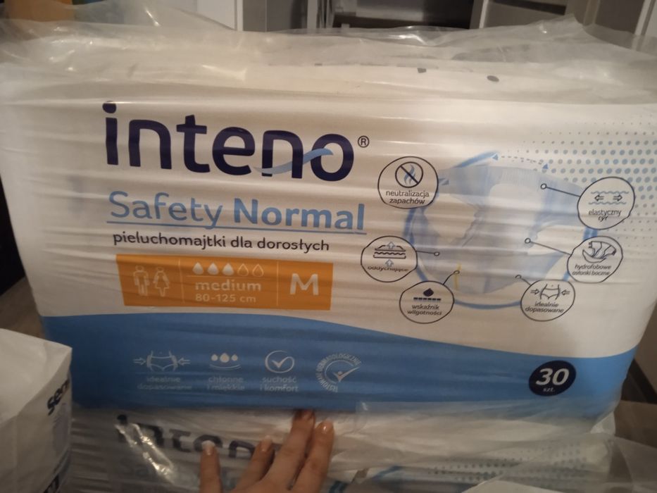 Pieluchy klejone M nowe 90 szt