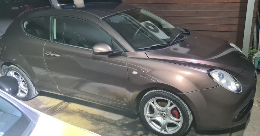 Carro Alfa romeu mito