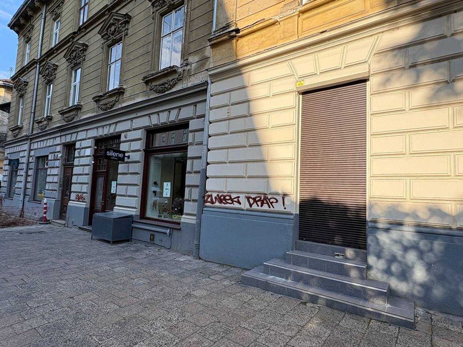Оренда фасадного приміщення 43 м2, вул. Грушевського