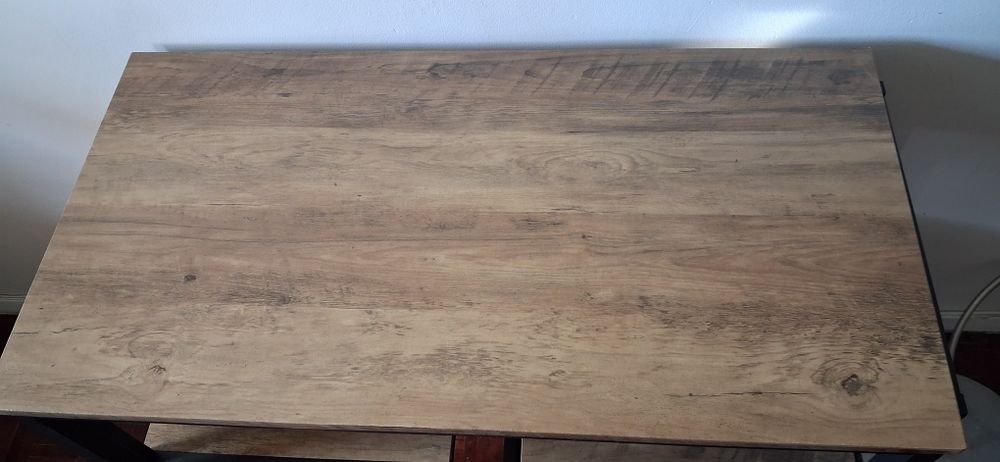 Mesa + 2 cadeiras