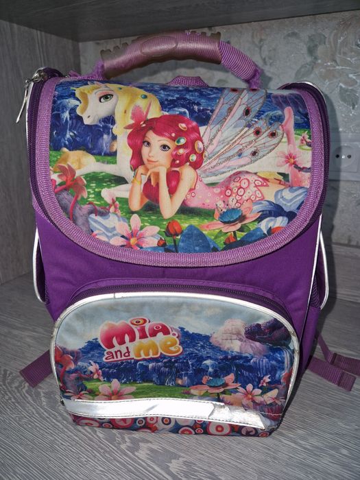 Продаю школьный рюкзак для девочки