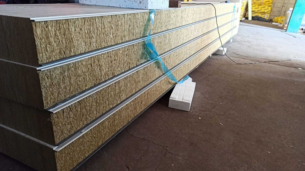 Płyta warstwowa z wełną mineralną od ręki  hala garaż dom  2