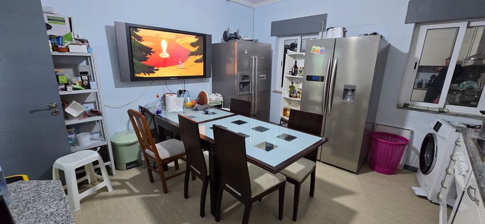 Alugo quarto de casal em Moradia