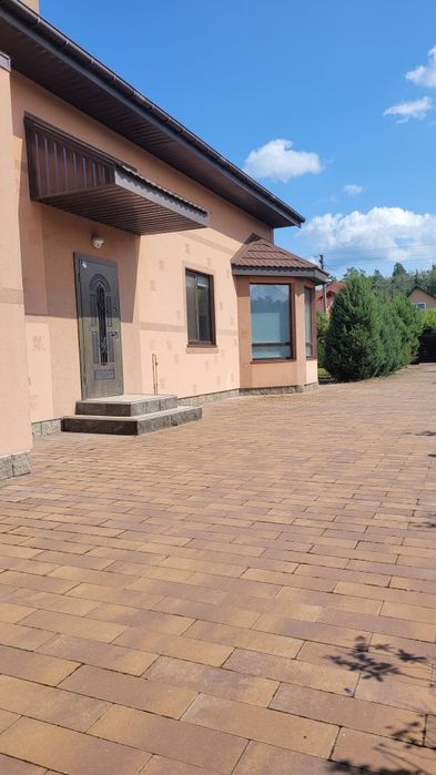 Продаж затишного будинку для сім’ї