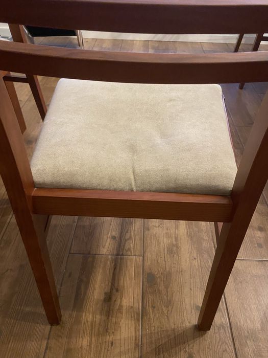Vendo mesa e 6 cadeiras de jantar