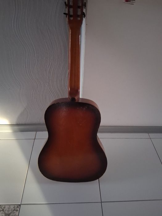 Gitara klasyczna w dobrym stanie
