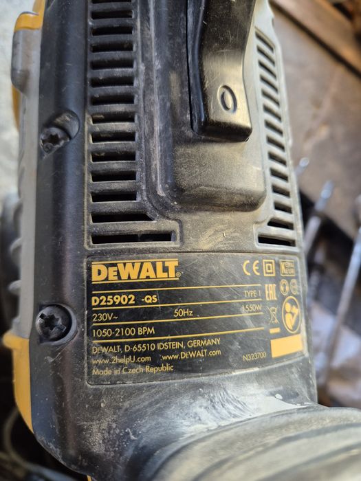 Młot wyburzeniowy DEWALT D25902