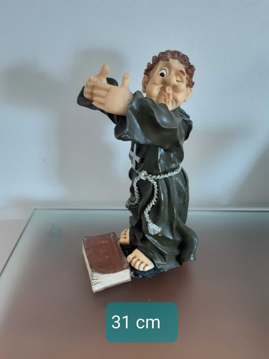 Curiosa Escultura de Frade Franciscano