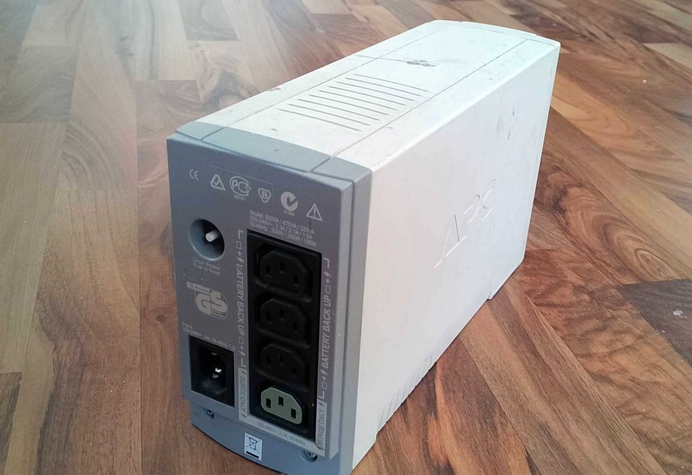 Источник бесперебойного питания APC Back-UPS CS 500 УПС ДБЖ б/у новый аккумулятор 9Ач