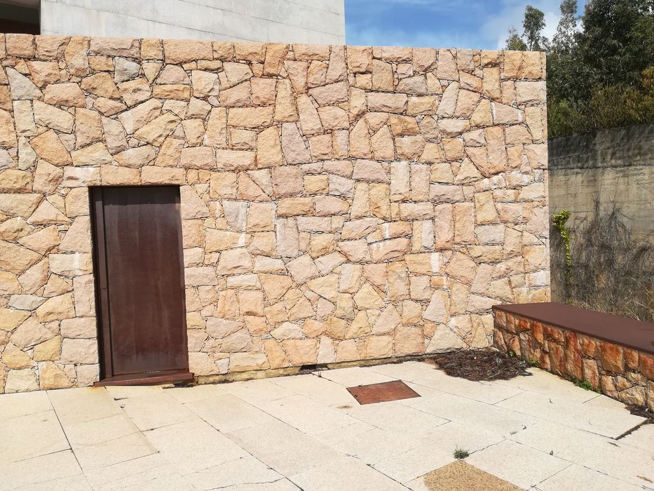 Fazemos Trabalhos de muros rústicos/Norte a Sul do país